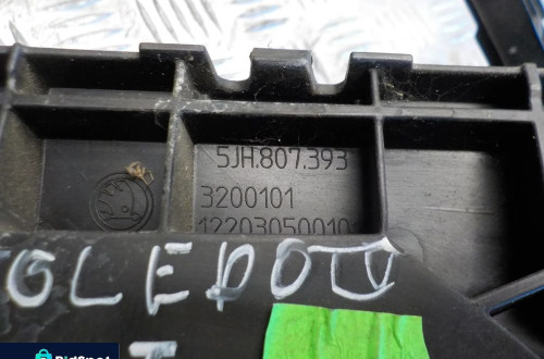 SEAT TOLEDO IV ŚLIZG ZDERZAKA TYŁ 5JH807393, 5JH807394