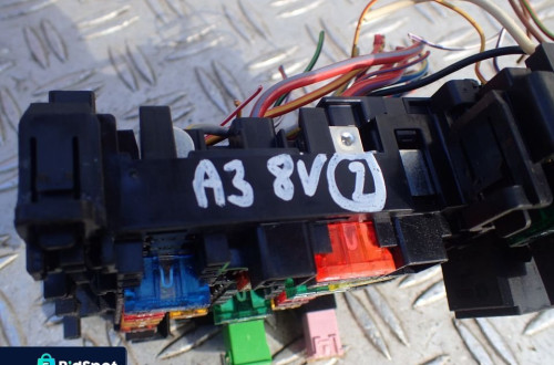 VW AUDI SKODA SKRZYNKA BEZPIECZNIKÓW 5Q0937615B RADOM