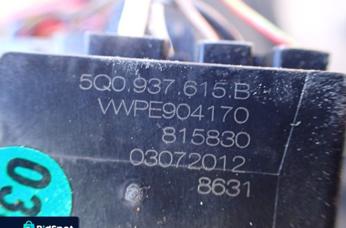 VW AUDI SKODA SKRZYNKA BEZPIECZNIKÓW 5Q0937615B RADOM