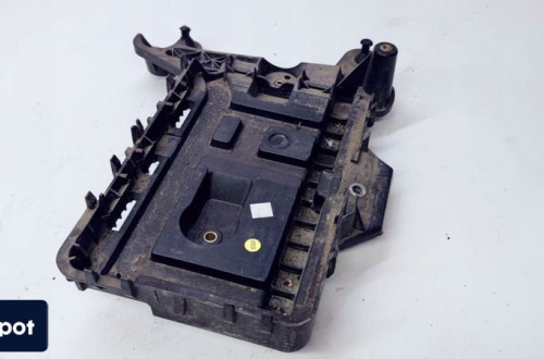 PODSTAWA AKUMULATORA AUDI A3 Q3 1K0915333H