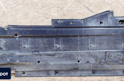 OSŁONA PODWOZIA PRAWA AUDI A6 C6 4F0825208H *4*