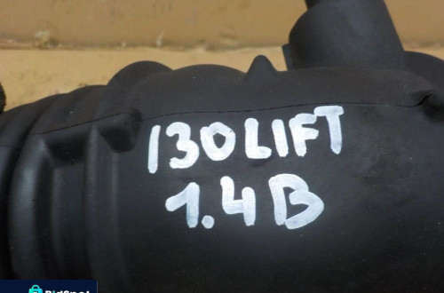 HYUNDAI I30 1.4 B WĄŻ RURA PRZEWÓD POWIETRZA