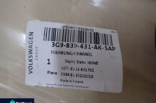 NOWA USZCZELKA DRZWI LEWY TYŁ VW PASSAT B8 KOMBI