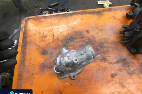 mercedes vito 638 639 2.2cdi obudowa termostatu a6112031975