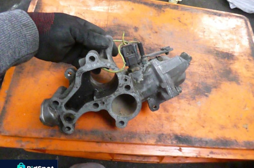 ford probe i 2.2b obudowa termostatu