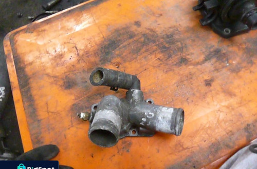 opel vectra b obudowa termostatu 2503185