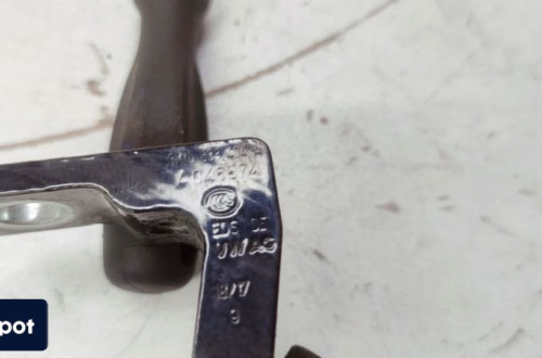 ZAWIAS DRZWI PRAWY AUDI A4 B9 8W0833404A
