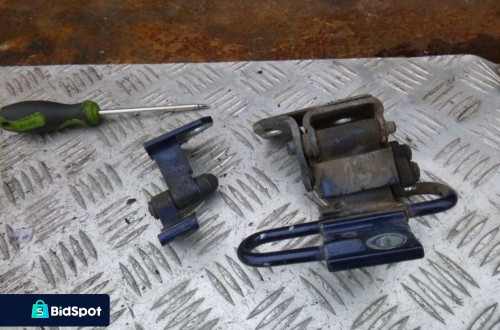 vw passat b6 zawias drzwi tyl tylni lewy gora dol 3c9833411a