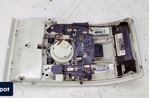 LAMPKA OŚWIETLENIE KABINY AUDI A6 4F0947135BE 13T