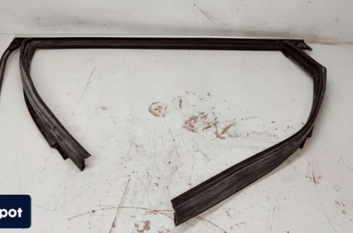 USZCZELKA DRZWI LEWY TYŁ AUDI Q7 4M 4M0839431