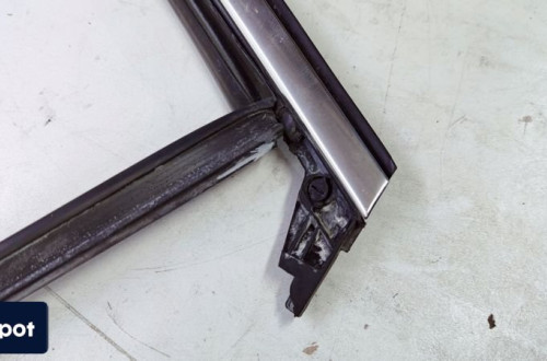 USZCZELKA DRZWI LEWY TYŁ AUDI Q7 4M 4M0839431