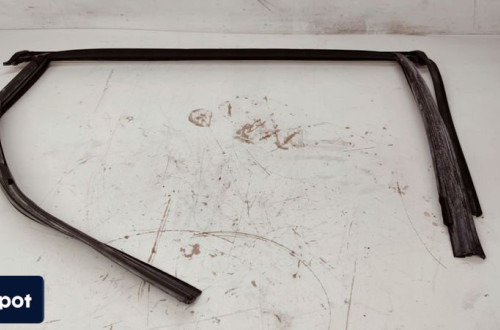 USZCZELKA DRZWI LEWY TYŁ AUDI Q7 4M 4M0839431