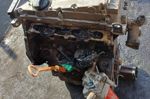 AUDI A6 C5 PASSAT B5 1.8 T SILNIK APU goły