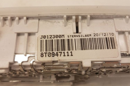 LAMPKA PODSUFITKI AUDI A4 B8 A5 8T0947111