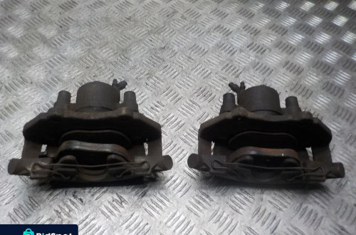 FORD KUGA MK1 2.0 TDCI ZACISK HAMULCOWY PRAWY LUB LEWY PRZÓD