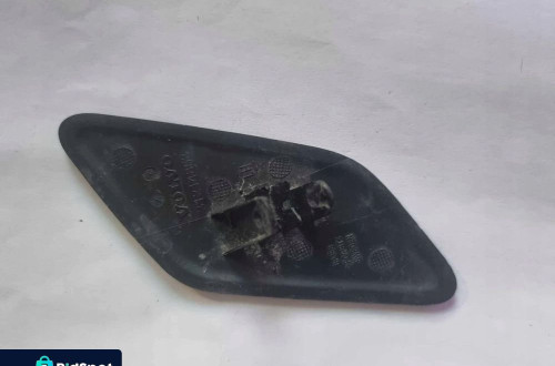 VOLVO V70 - ZAŚLEPKA SPRYSKIWACZA LAMPY LEWA 31214853