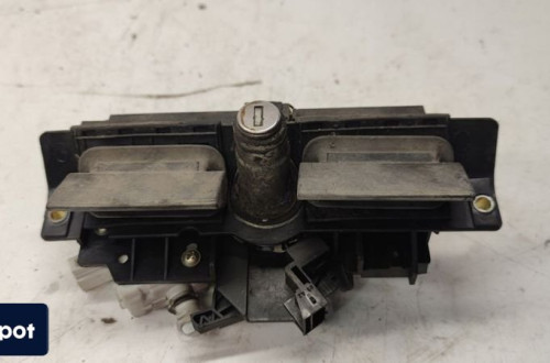 KLAMKA TYŁ KLAPY AUDI A6 C5 LIFT 4B0827565