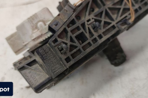 KLAMKA TYŁ KLAPY AUDI A6 C5 LIFT 4B0827565