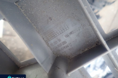 SKODA YETI SPRYSKIWACZ REFLEKTORA PRAWY ŚLIZG