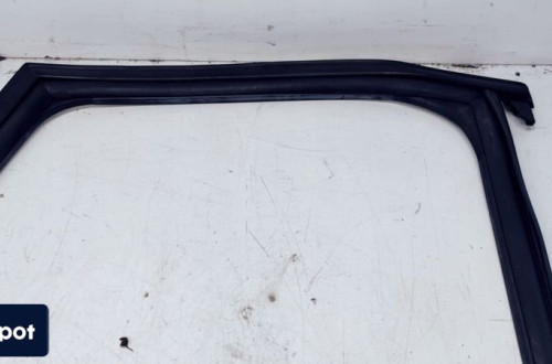 USZCZELKA DRZWI PRAWY TYŁ AUDI A3 8V 8V4839440D