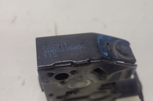 ZAMEK MASKI RYGIEL AUDI A8 D4 4H0823509C