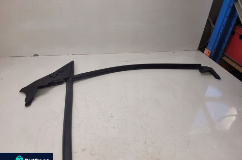 USZCZELKA DRZWI PRAWY PRZÓD AUDI A5 8T 8T8837480