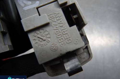 VW PASSAT B5 LIFT 1.9TDI LAMPKA PODSUFITKI 3B09047291