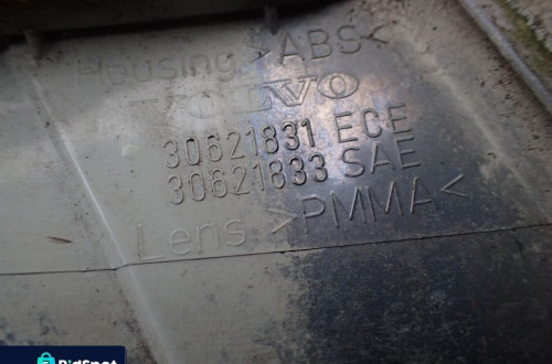 MIGACZ KIERUNEK PRZEDNI PRAWY VOLVO V40  !!!