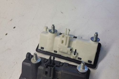 KLAMKA KLAPY TYŁ AUDI A4 A5 A6 Q5 5N0827566B