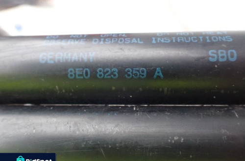 SIŁOWNIKI MASKI AUDI A4 B6 8E0823359A RADOM