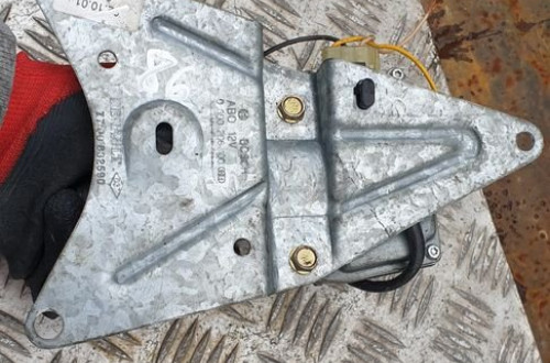 renault twingo i silniczek wycieraczki tyl tylnej 0390206100 7700832590