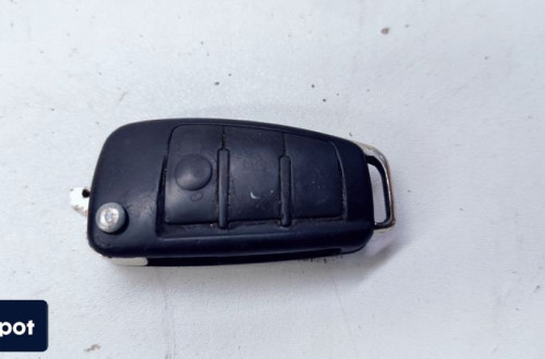KLUCZYK PILOT SCYZORYK AUDI A1 8X Q3 8X0837220D *2