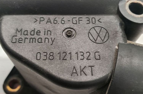 KRÓCIEC WODY AUDI A4 B7 2.0 TDI 038121132G