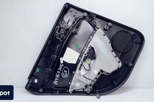 BOCZEK DRZWI PRAWY TYŁ AUDI A1 8X4867306 *61*