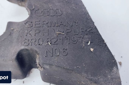 WYGŁUSZENIE BŁOTNIKA PIANKA AUDI Q5 8R 8R0821197