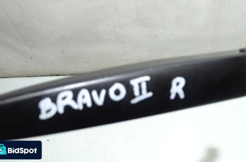 RAMIĘ WYCIERACZKI PRZÓD PRAWE FIAT BRAVO II 1.6JTD