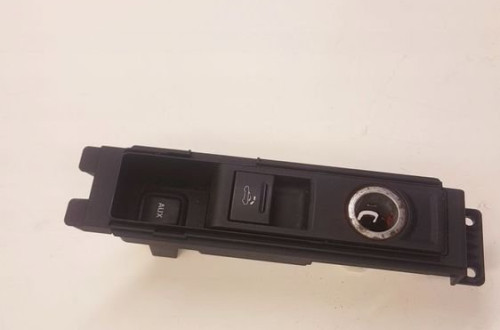 GNIAZDO ZAPALNICZKI AUX AUDI A3 8P 8P0 8P7863284B