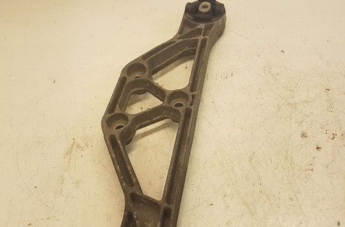ŁAPA WSPORNIK MOSTU AUDI A8 D3 LIFT 4E0599285A