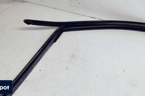 USZCZELKA DRZWI LEWYCH AUDI A3 8V 8V3837439A 3D