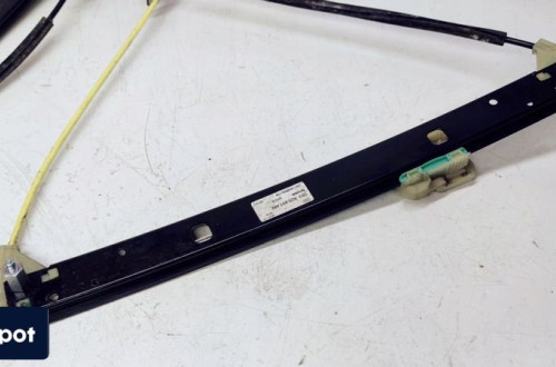 MECHANIZM SZYBY PRAWY PRZÓD AUDI Q3 8U0837462