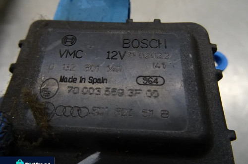 PASSAT B5 FL SEDAN 1.9TDI SILNICZEK NAGRZEWNICY 8D1820511