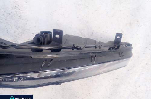 SKODA SUPERB III LIFT 19- HALOGEN LED PRAWY