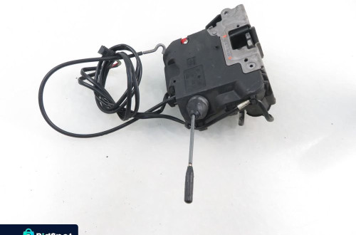 ZAMEK LEWY PRZEDNI MERCEDES wS203 2037200135038