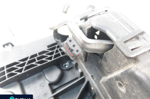 ZAMEK LEWY PRZEDNI MERCEDES wS203 2037200135038