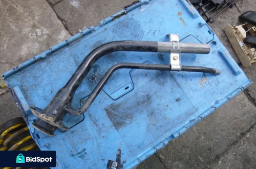 mazda 2 rura wlew paliwa