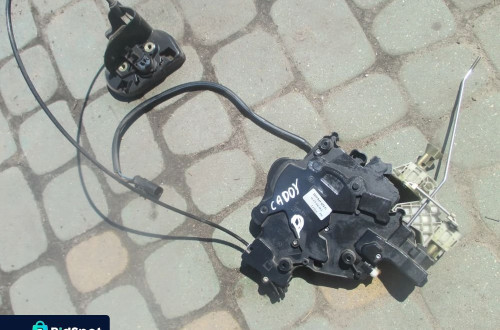 zamek drzwi Prawy tył VW Caddy 2K0843654G 0107Q042001