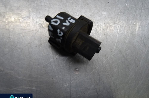 AUDI A6 C5 LIFT 01-04 3.0B ZAWÓR PODCIŚNIENIA 058138459