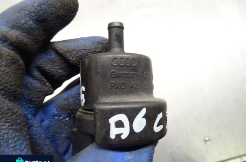 AUDI A6 C5 LIFT 01-04 3.0B ZAWÓR PODCIŚNIENIA 058138459