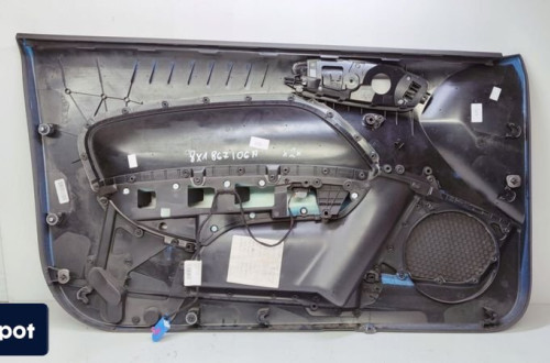 BOCZEK DRZWI PRAWY PRZÓD AUDI A1 3-D 8X1867106A *2