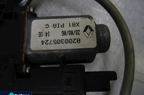 RENAULT ESPACE IV LIFT 1.9 DCI PODNOŚNIK SZYB LEWY TYŁ 8200305724